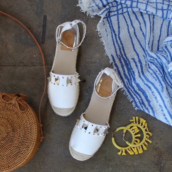 🚨LAST PAIR!!//The Francesca// White Espadrille - Picture 2 of 7